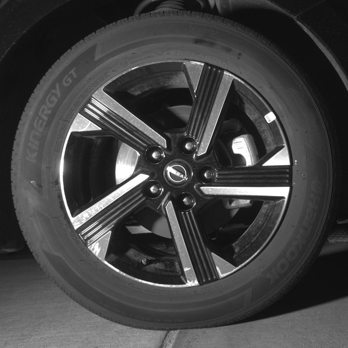 Used 2025 Nissan Sentra SV image 13