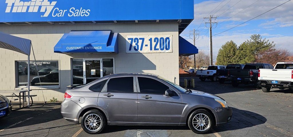Used 2010 Ford Focus SE image 2