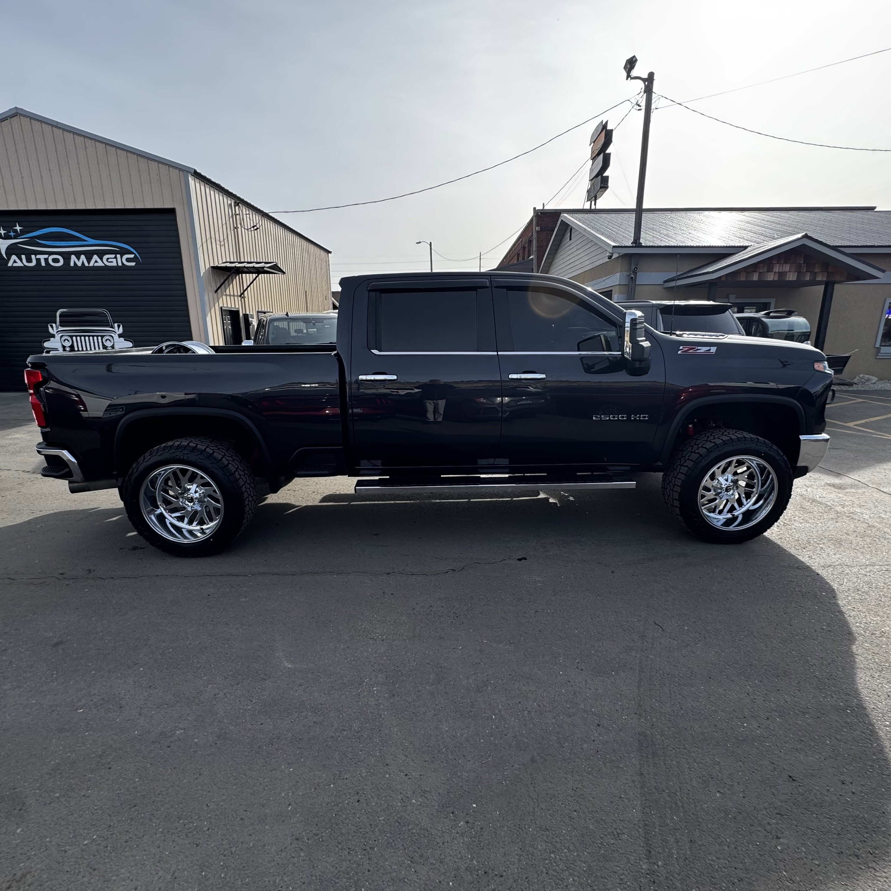 Used 2024 Chevrolet Silverado 2500 LTZ w/ LTZ Convenience Package image 2