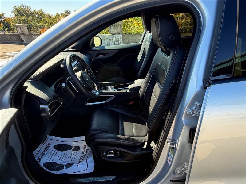 Used 2019 Jaguar F-PACE S image 33