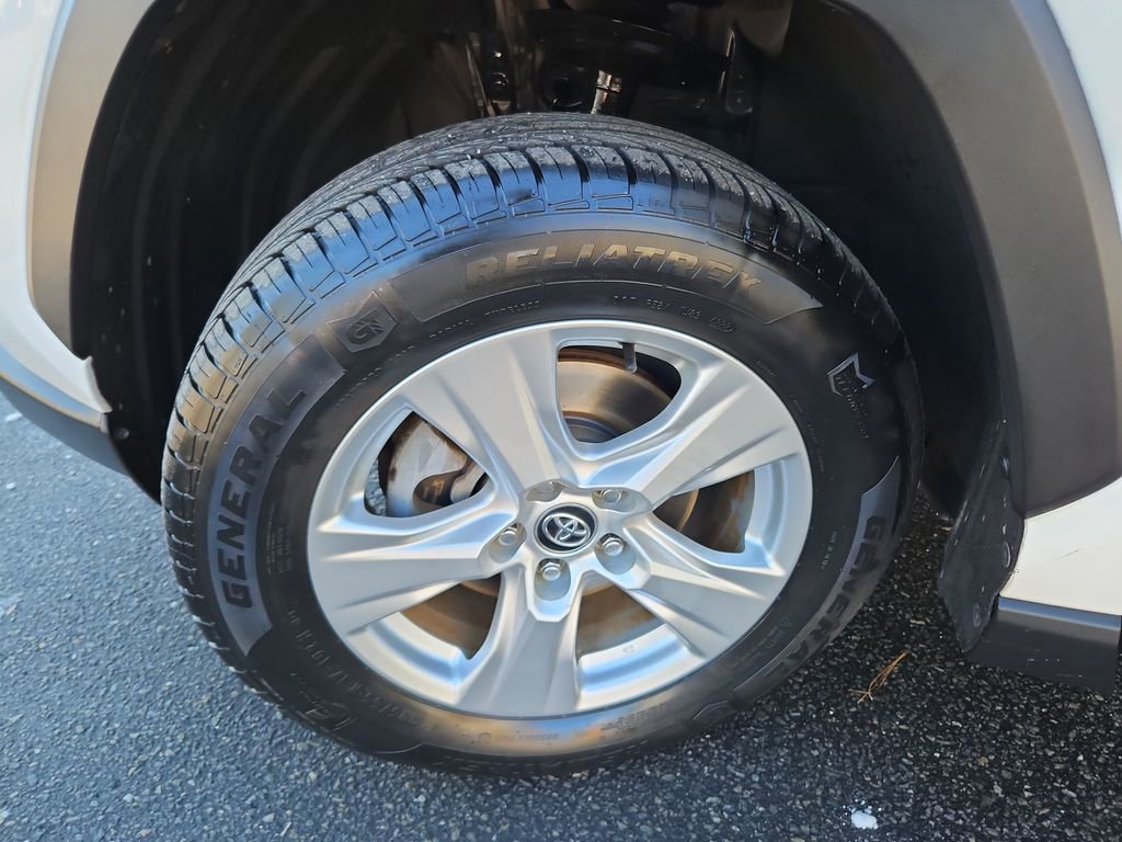Used 2020 Toyota RAV4 XLE image 31