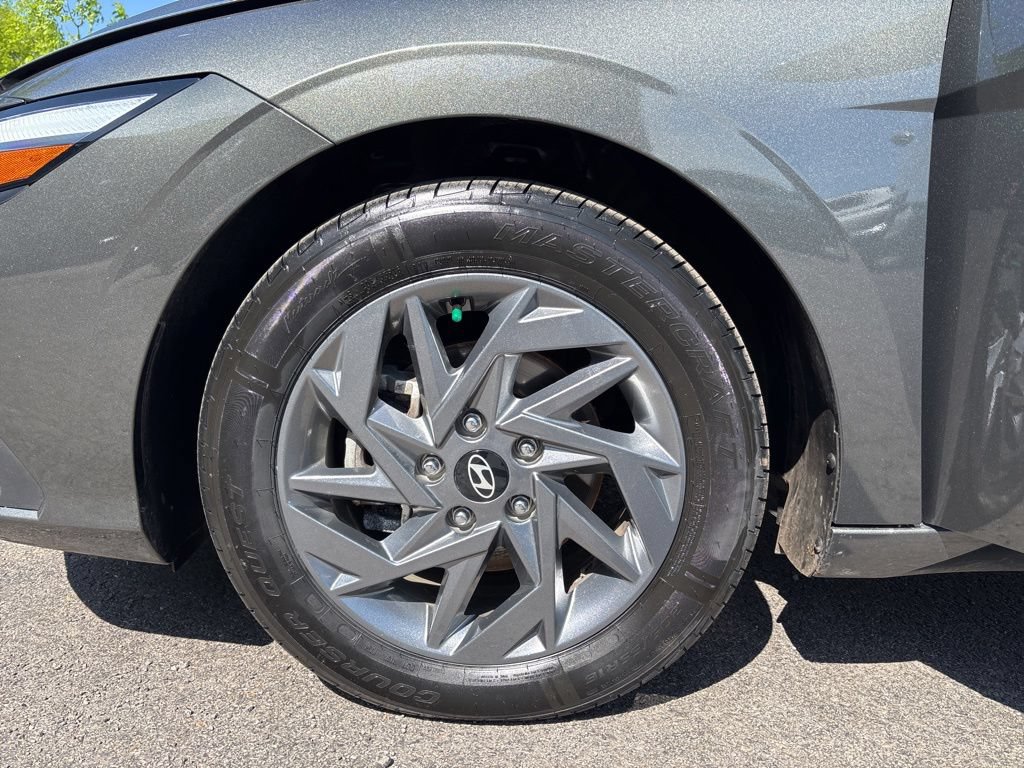 Certified 2024 Hyundai Elantra SEL FWD image 11