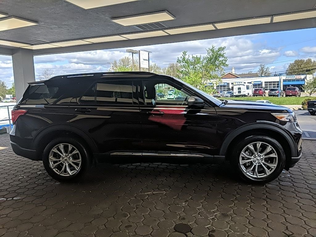 Used 2022 Ford Explorer XLT w/ Equipment Group 202A image 5