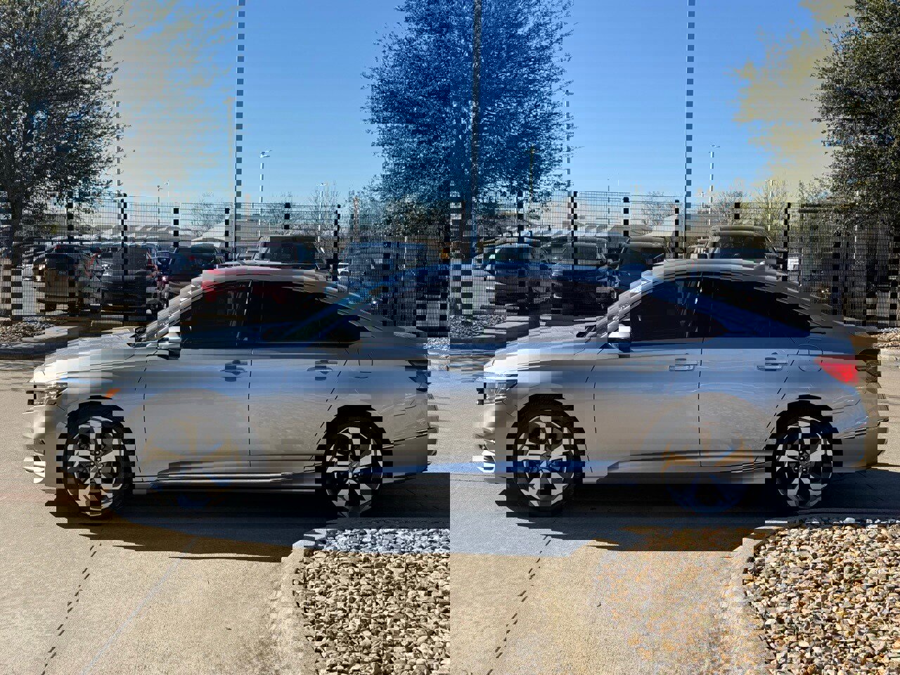 Used 2018 Honda Accord Touring image 2