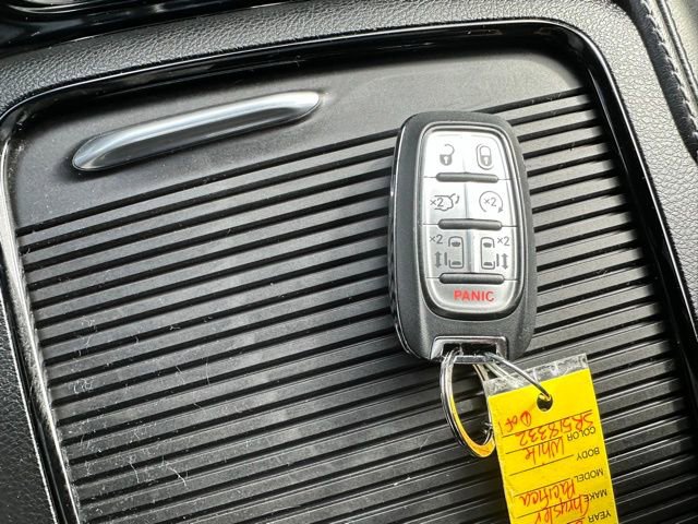 Used 2025 Chrysler Pacifica Limited FWD image 37
