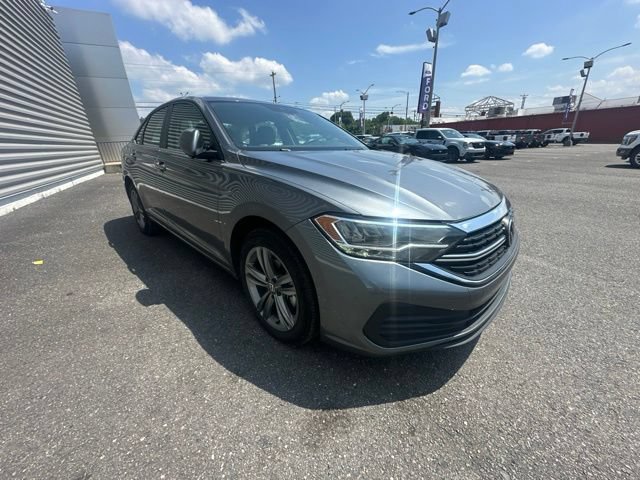 Used 2024 Volkswagen Jetta SE FWD image 3