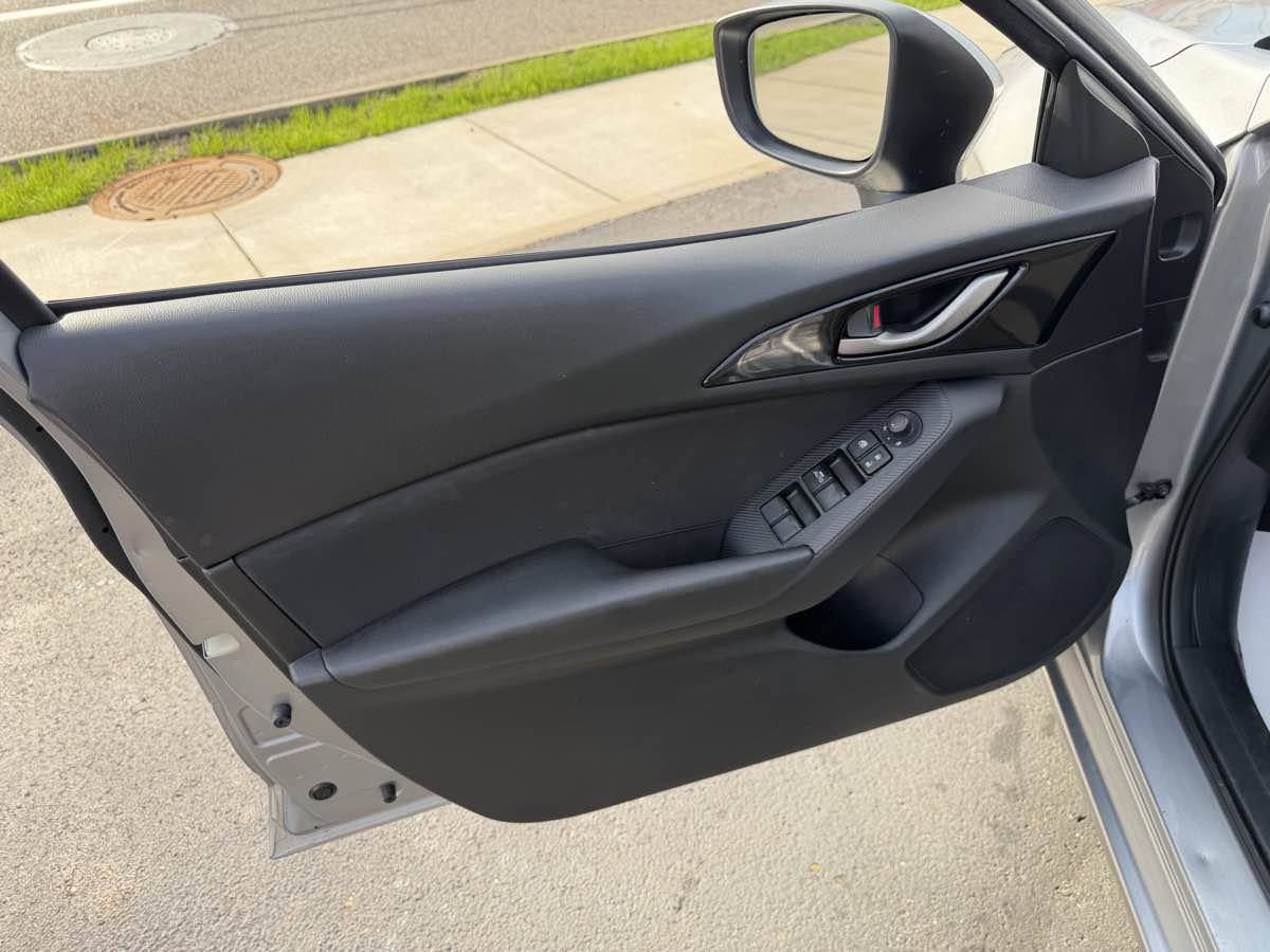 Used 2014 MAZDA MAZDA3 i Sport FWD image 12