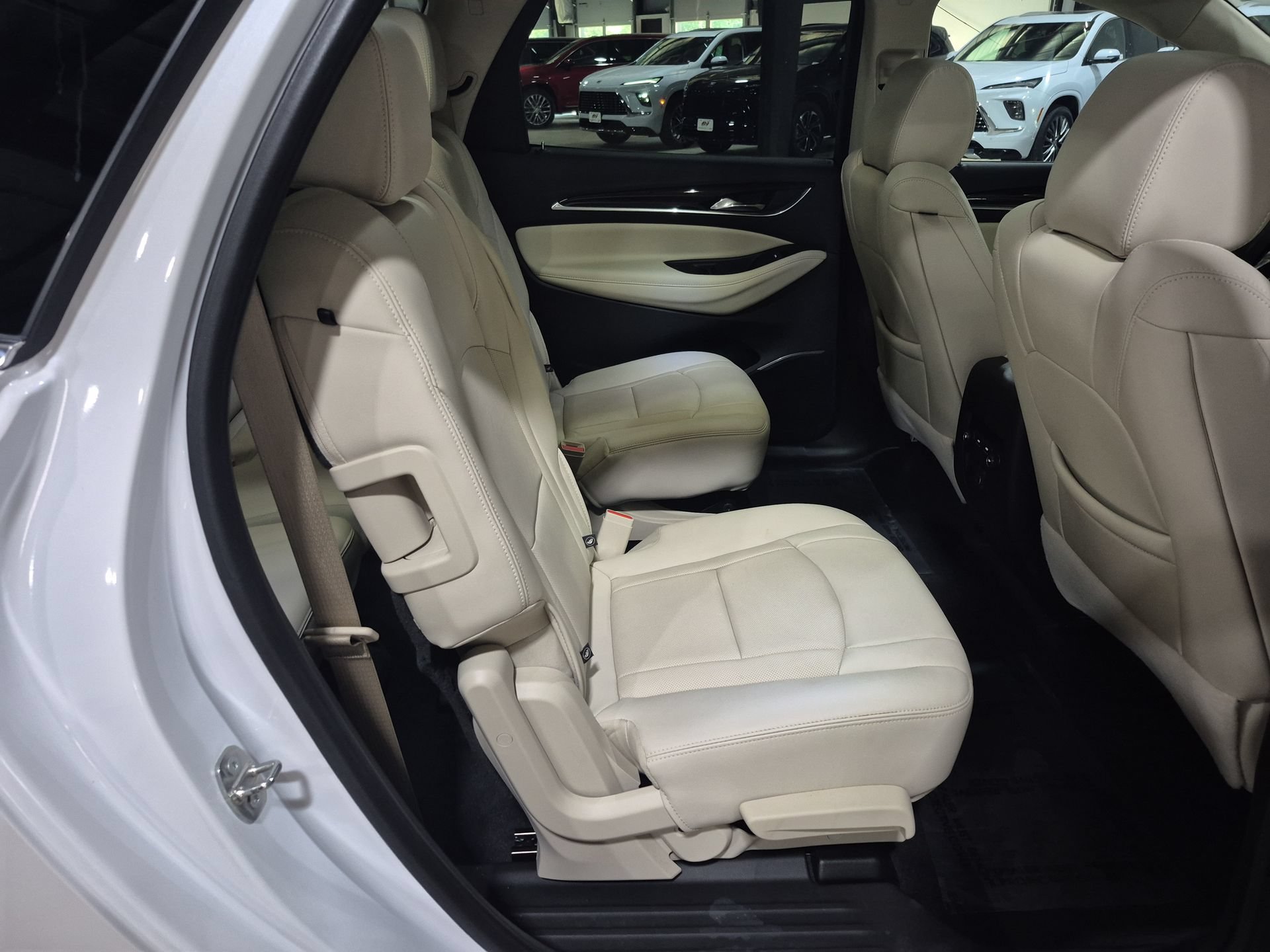 Used 2024 Buick Enclave Essence w/ Experience Buick Package AWD/4WD image 28