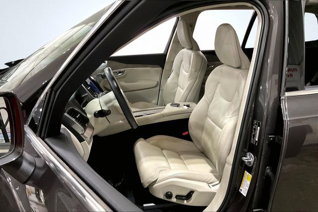 Certified 2023 Volvo XC90 B6 Ultimate w/ Lounge Package image 26