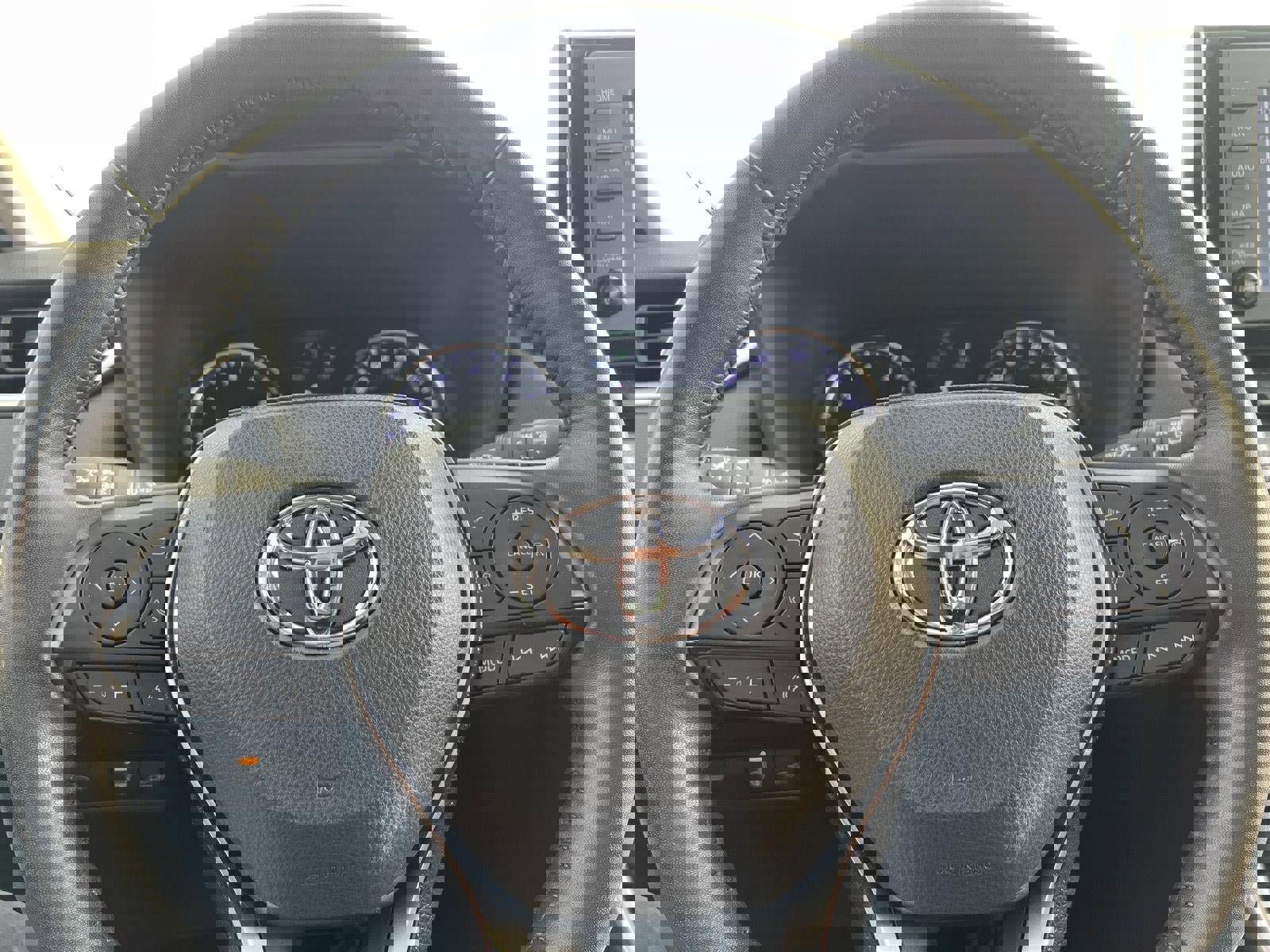 Used 2019 Toyota RAV4 XLE w/ Convenience Package image 28