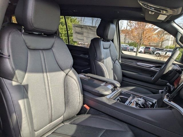 New 2024 Jeep Wagoneer 4WD w/ Premium Group I image 10