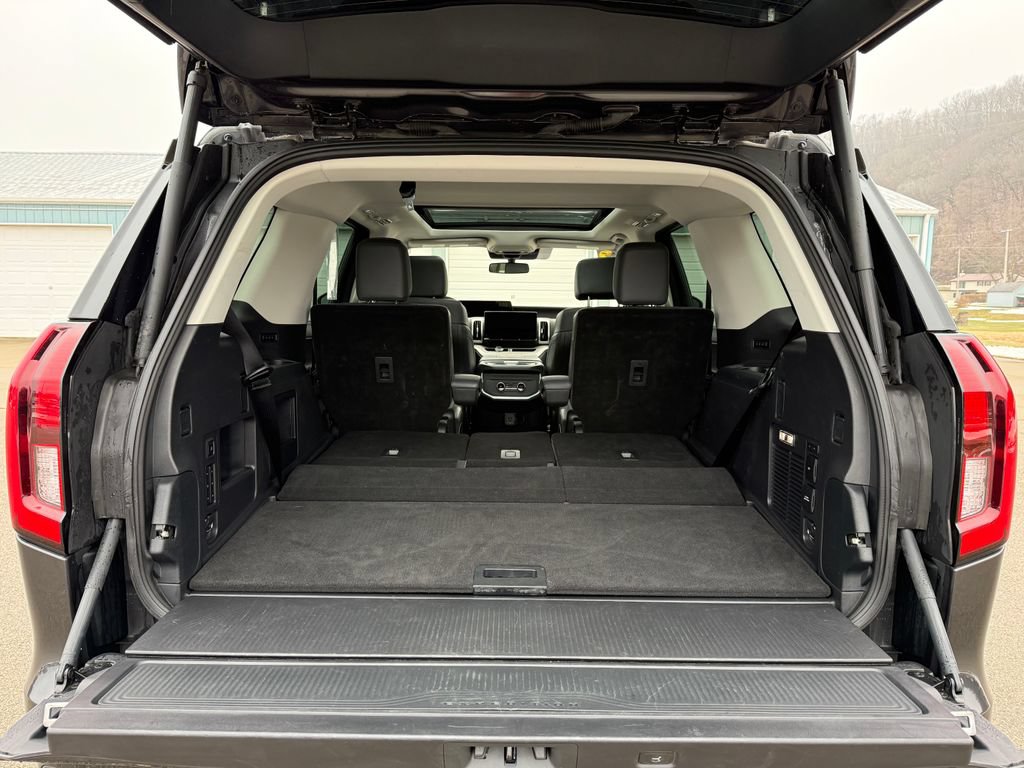 Used 2025 Ford Expedition Active AWD/4WD image 17
