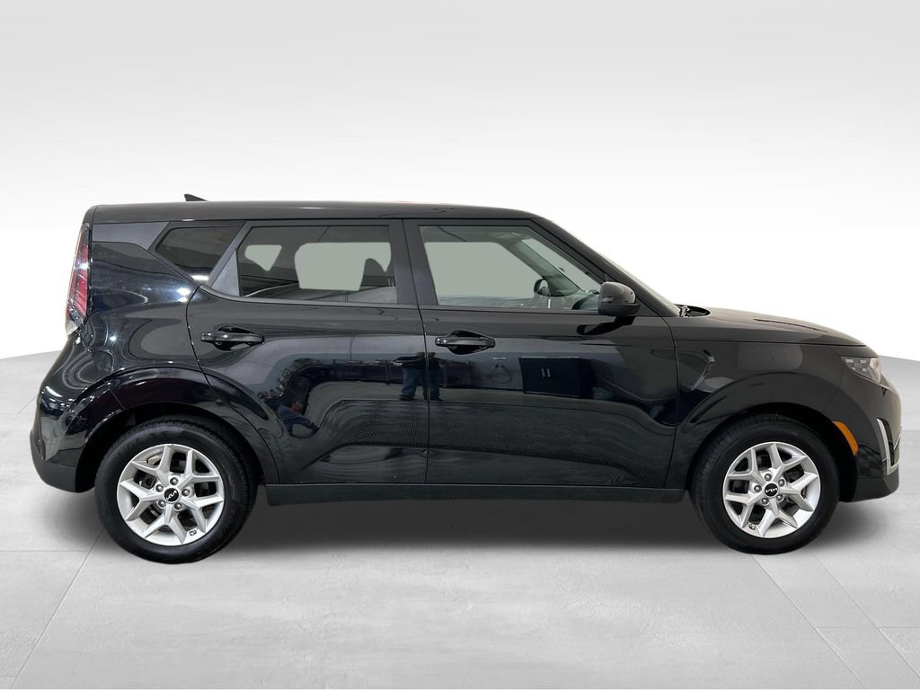 Used 2023 Kia Soul LX w/ LX Technology Package FWD image 6