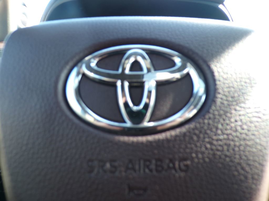 Used 2021 Toyota Sienna Platinum AWD/4WD image 34