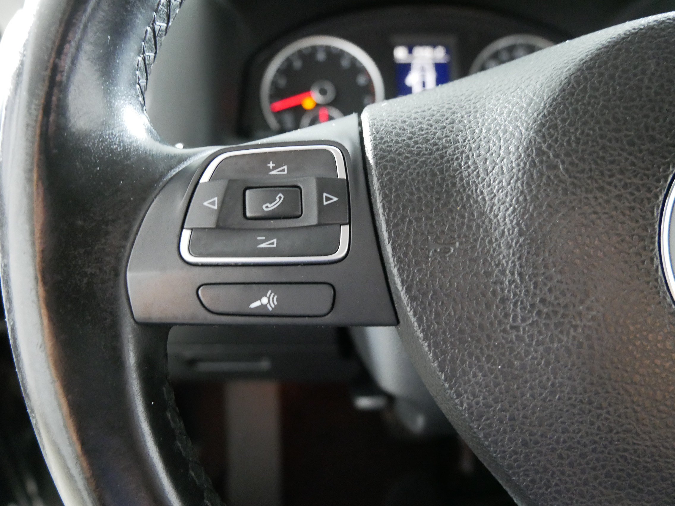 Used 2013 Volkswagen Tiguan SEL AWD/4WD image 27