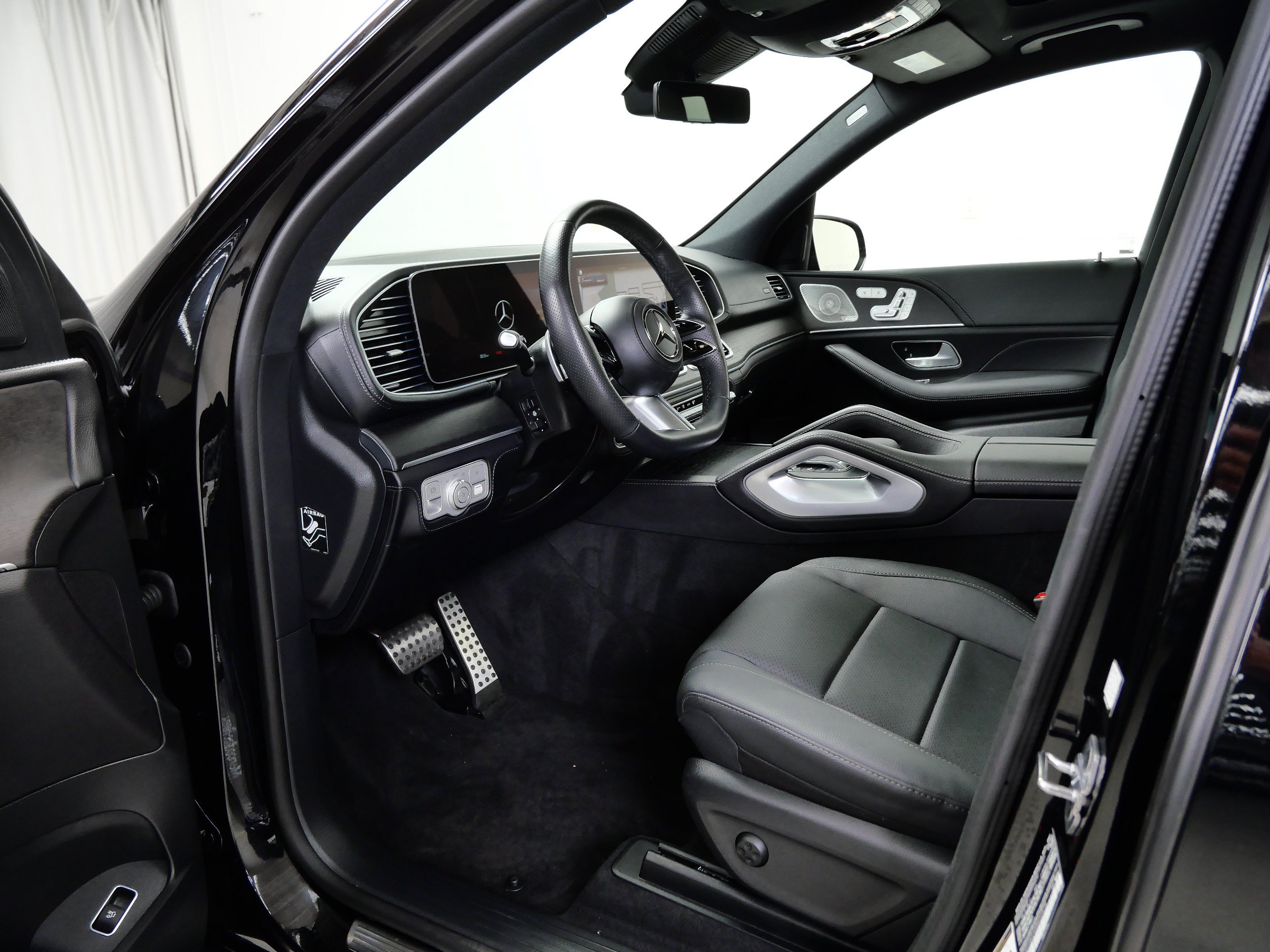 Used 2025 Mercedes-Benz GLS 450 4MATIC image 14