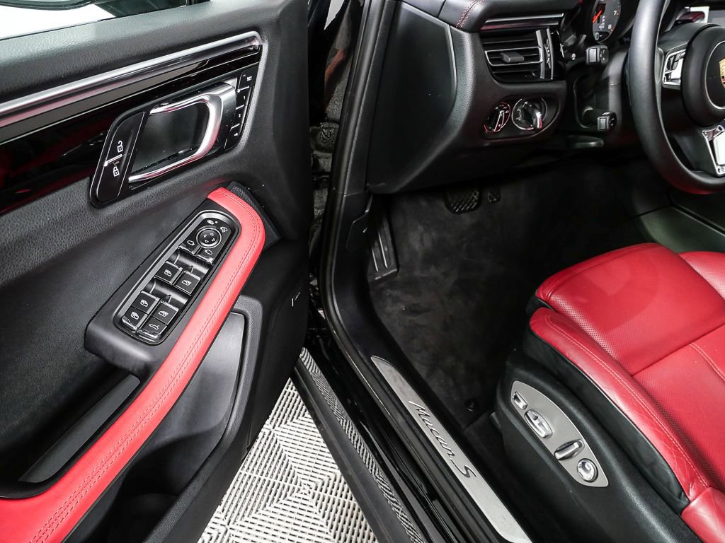 Certified 2021 Porsche Macan S image 8