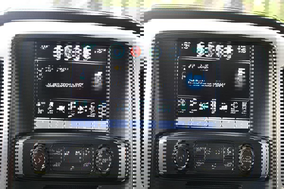 Used 2017 GMC Sierra 1500 SLT image 25