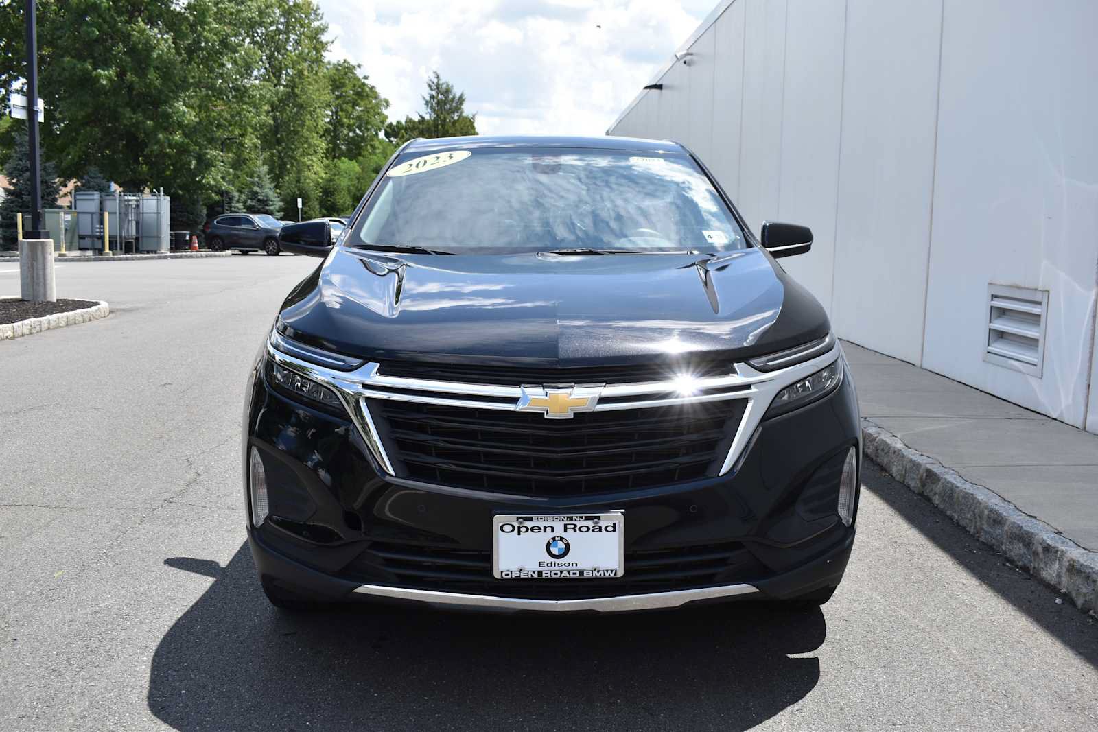 Used 2023 Chevrolet Equinox LT AWD/4WD image 2