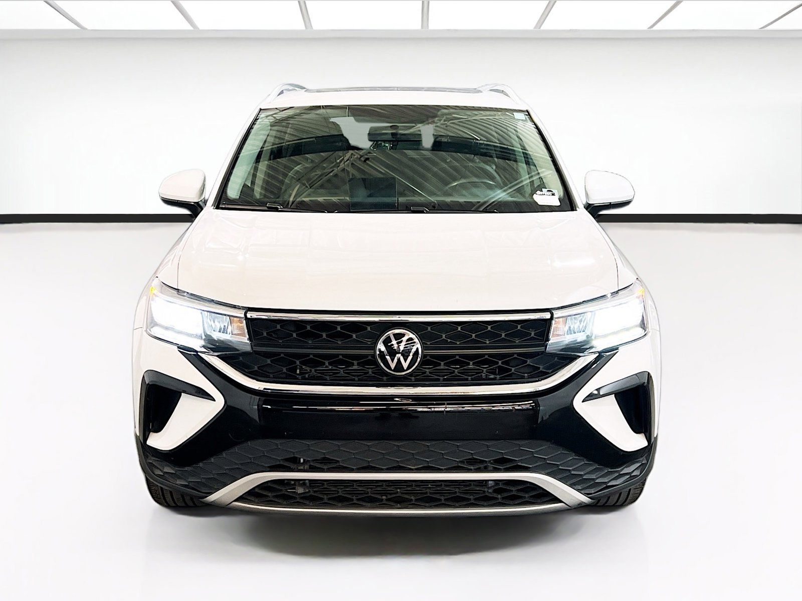 Used 2022 Volkswagen Taos SE image 2