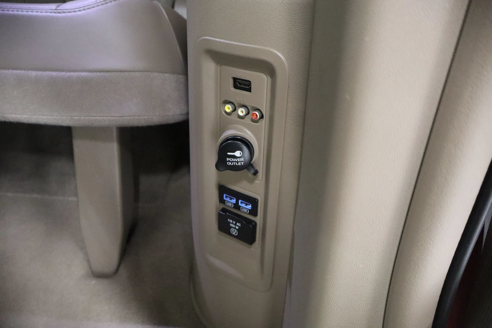 Used 2014 Chrysler Town & Country Touring-L w/ Driver Convenience Group FWD image 19