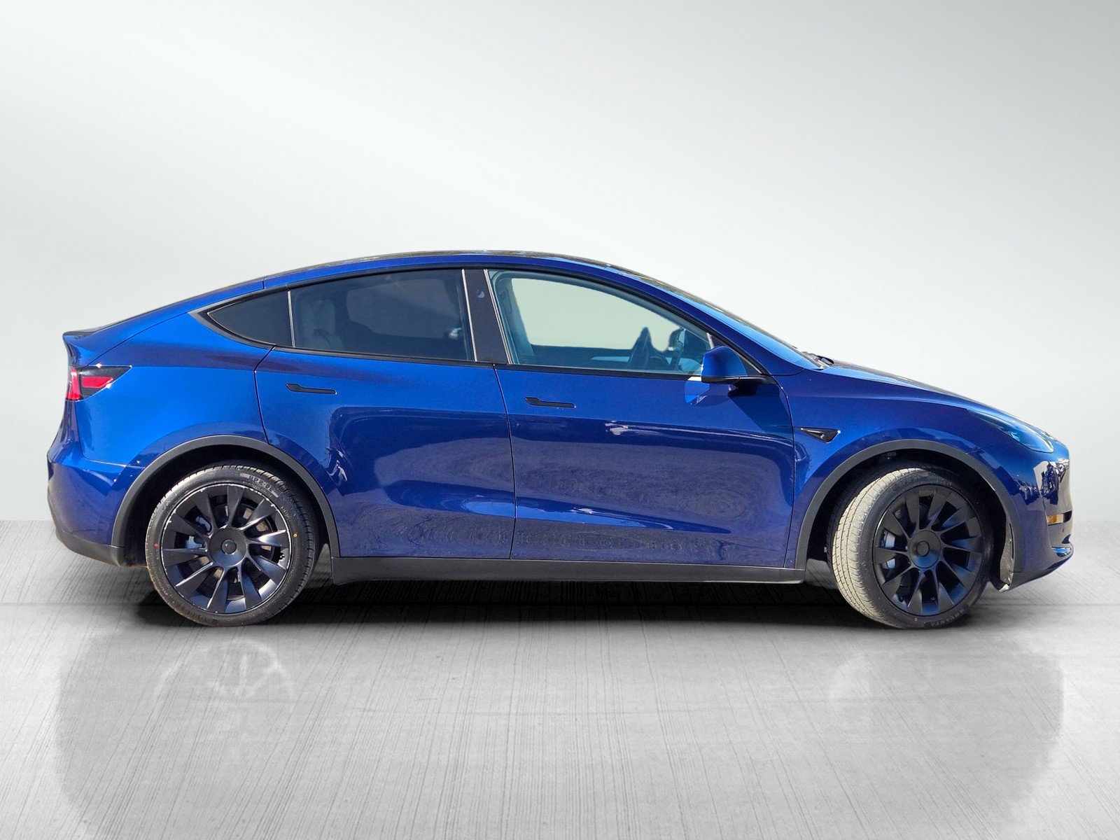 Used 2024 Tesla Model Y Long Range image 3