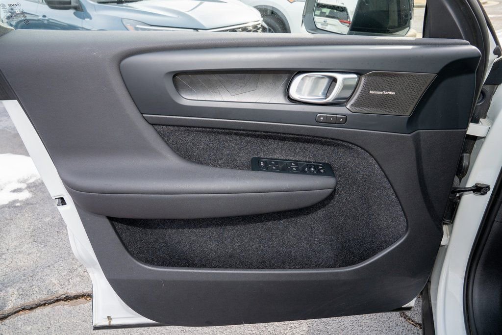 Used 2023 Volvo XC40 Recharge Ultimate image 15
