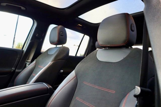 Used 2024 Mercedes-Benz GLB 250 4MATIC image 15