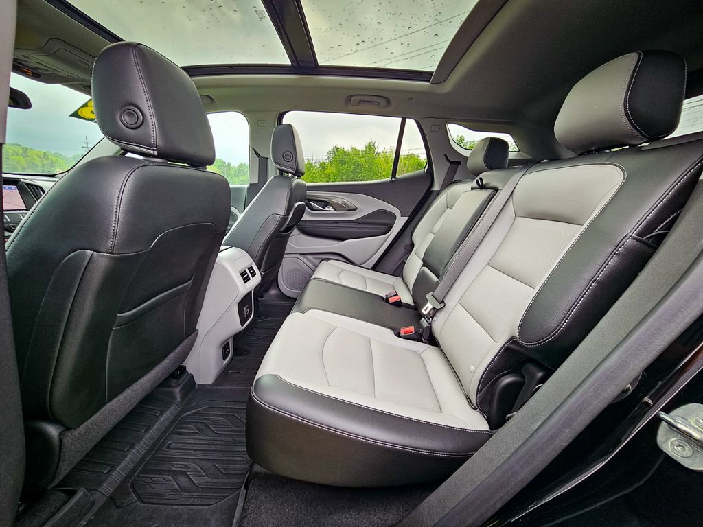 Used 2023 GMC Terrain SLT w/ Infotainment Package II AWD/4WD image 37