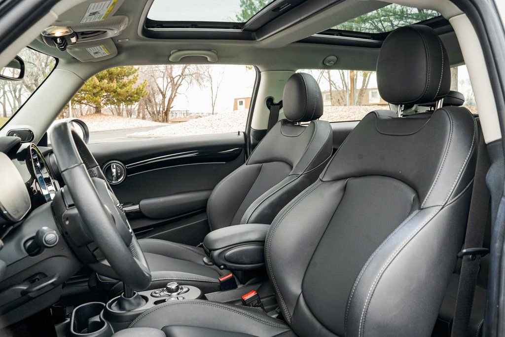 Certified 2024 MINI Cooper SE image 17