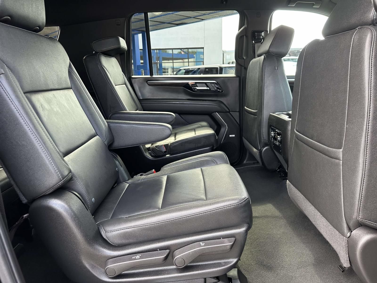 Used 2026 Chevrolet Suburban LT w/ Comfort Package AWD/4WD image 28
