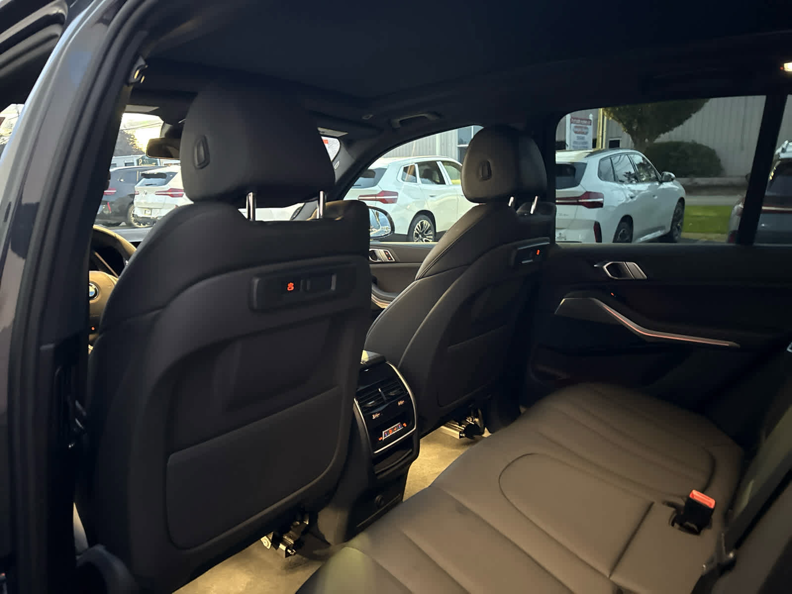 Used 2022 BMW X5 xDrive45e w/ Parking Assistance Package AWD/4WD image 16