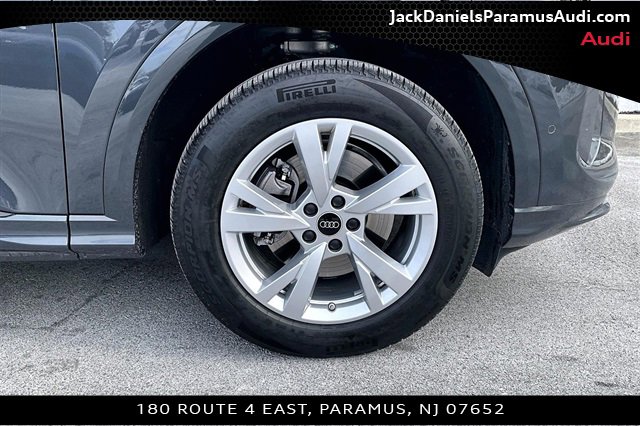 Used 2025 Audi Q5 Premium w/ Convenience Package image 8