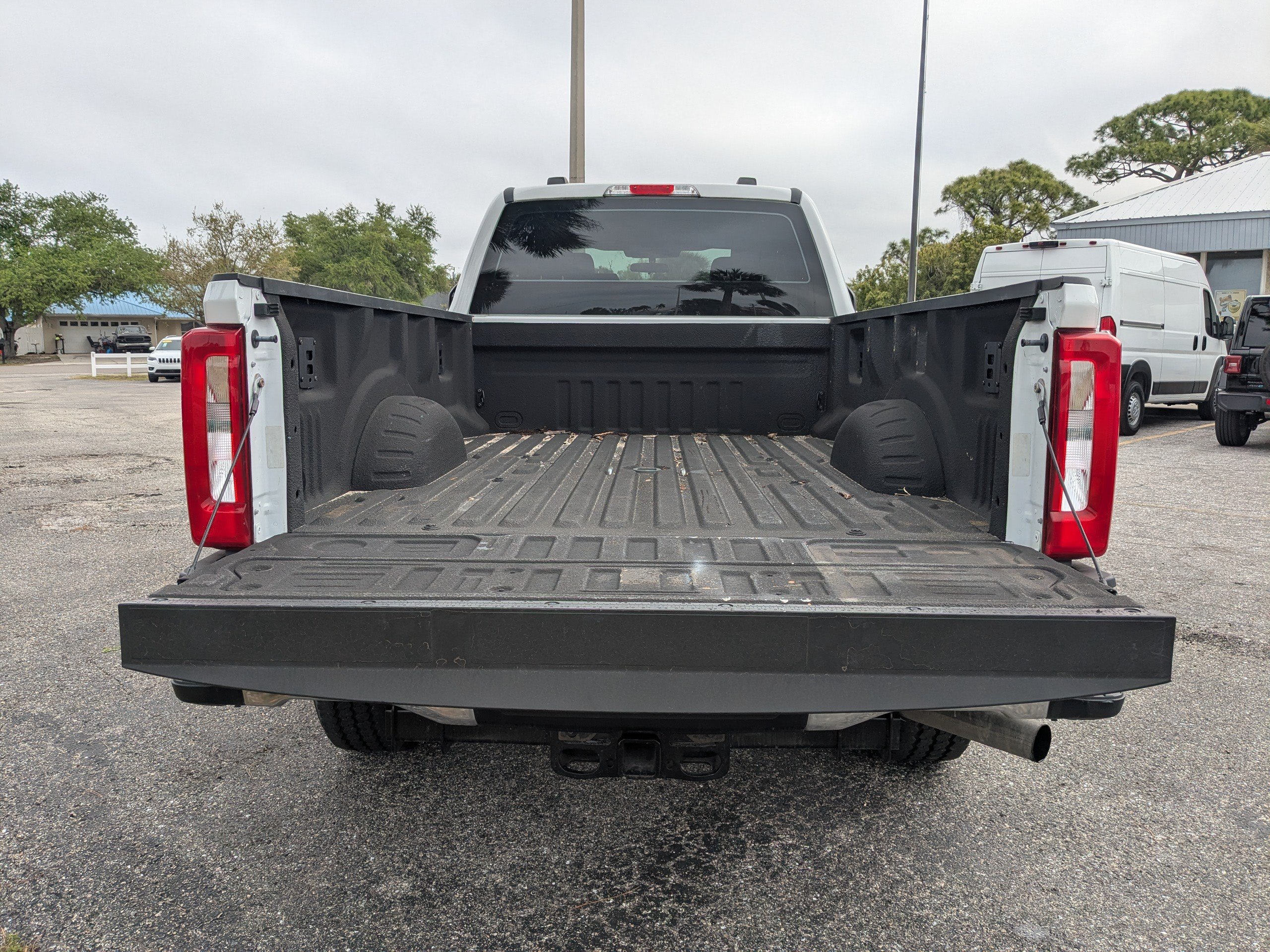 Used 2023 Ford F350 XL w/ FX4 Off-Road Package AWD/4WD image 14