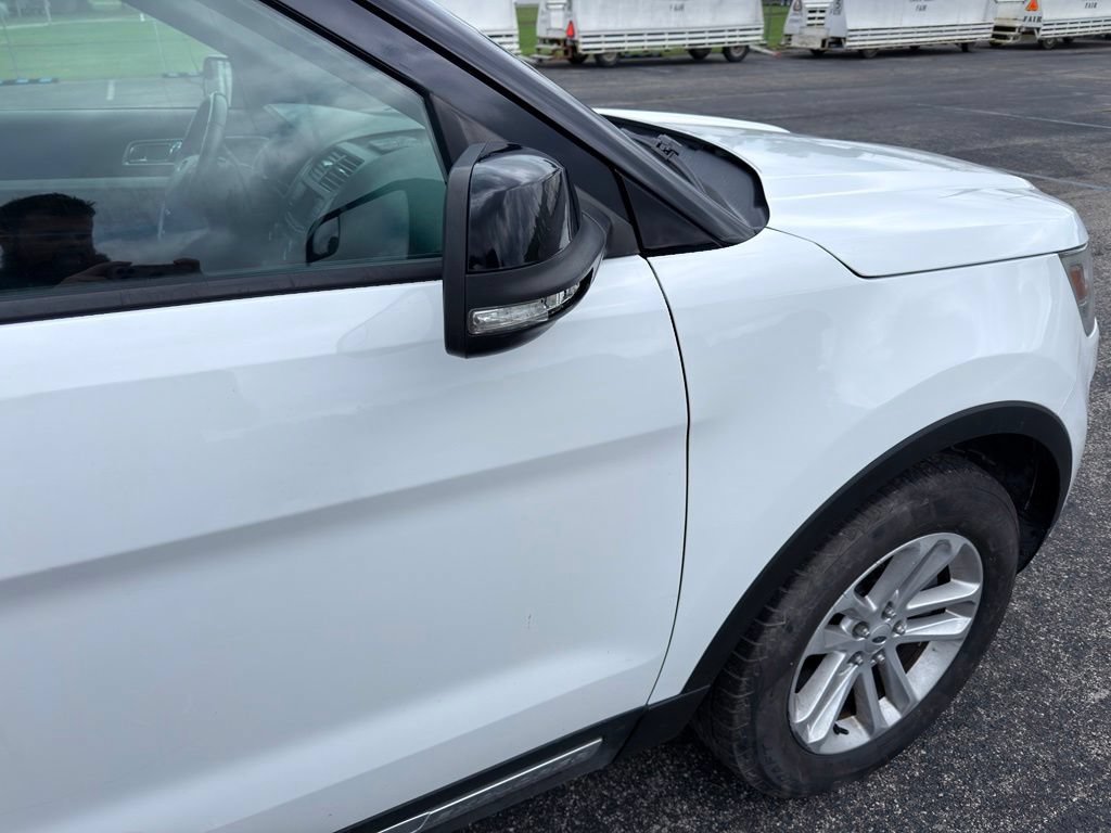 Used 2017 Ford Explorer XLT FWD image 7