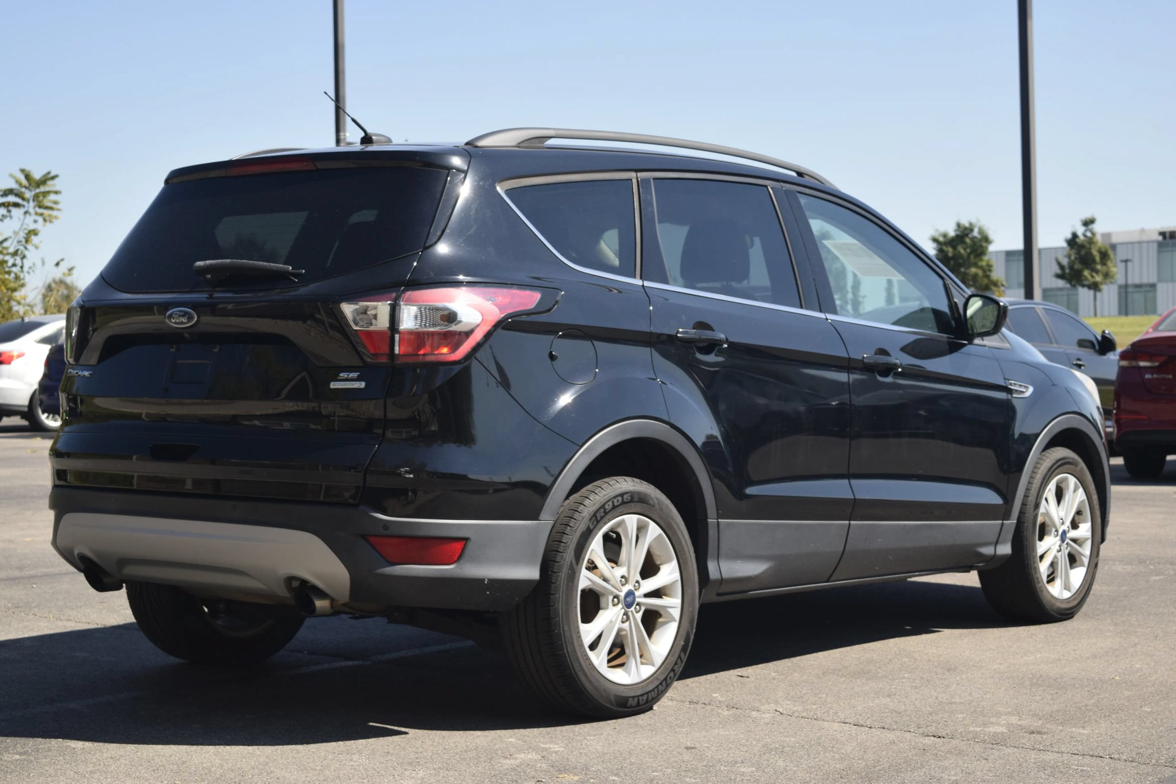 Used 2017 Ford Escape SE w/ Equipment Group 201A FWD image 4