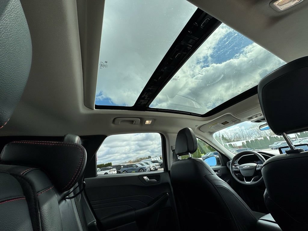 Certified 2022 Ford Escape SEL w/ SEL Stealth AWD Package image 28