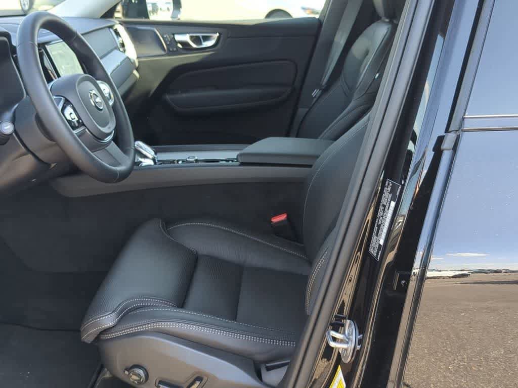 Used 2025 Volvo XC60 B5 Ultra AWD/4WD image 15