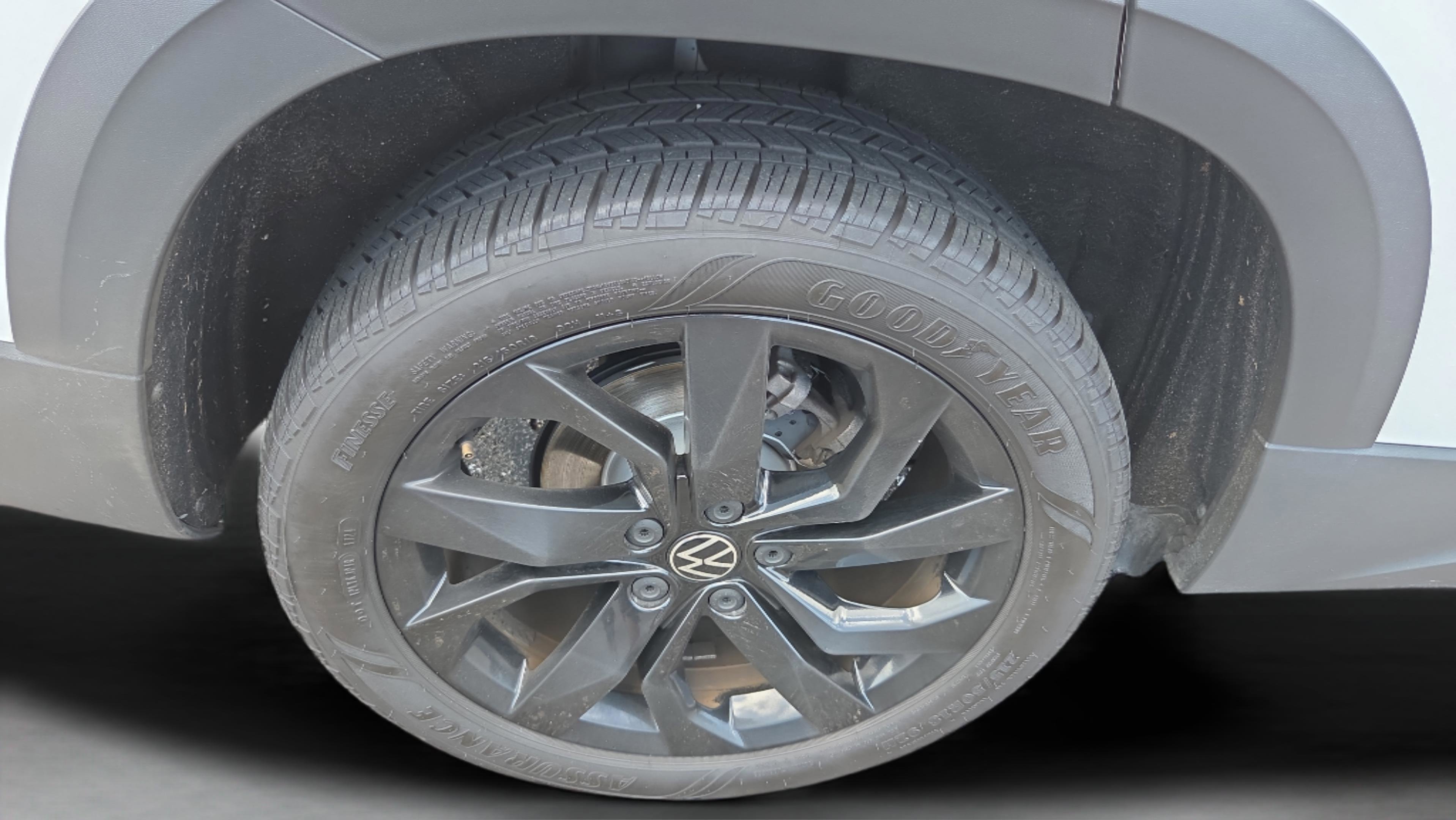 Used 2023 Volkswagen Taos SE w/ Panoramic Sunroof Package FWD image 33