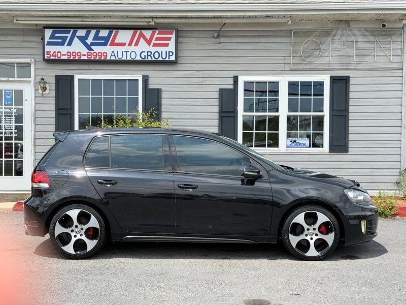 Used 2011 Volkswagen Golf 4-Door FWD image 1