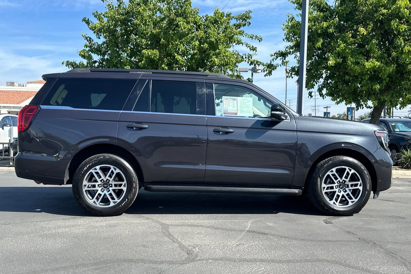 Used 2025 Ford Expedition Active image 3