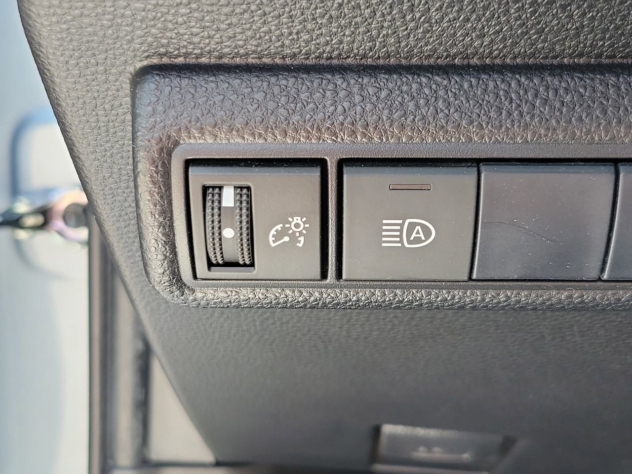 Used 2021 Toyota Corolla LE FWD image 30