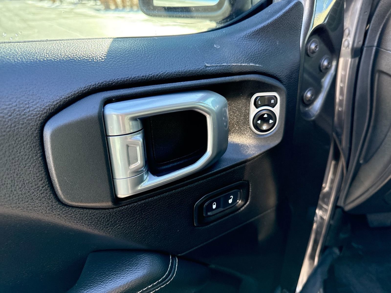 Used 2021 Jeep Gladiator Overland w/ Dual Top Group image 15