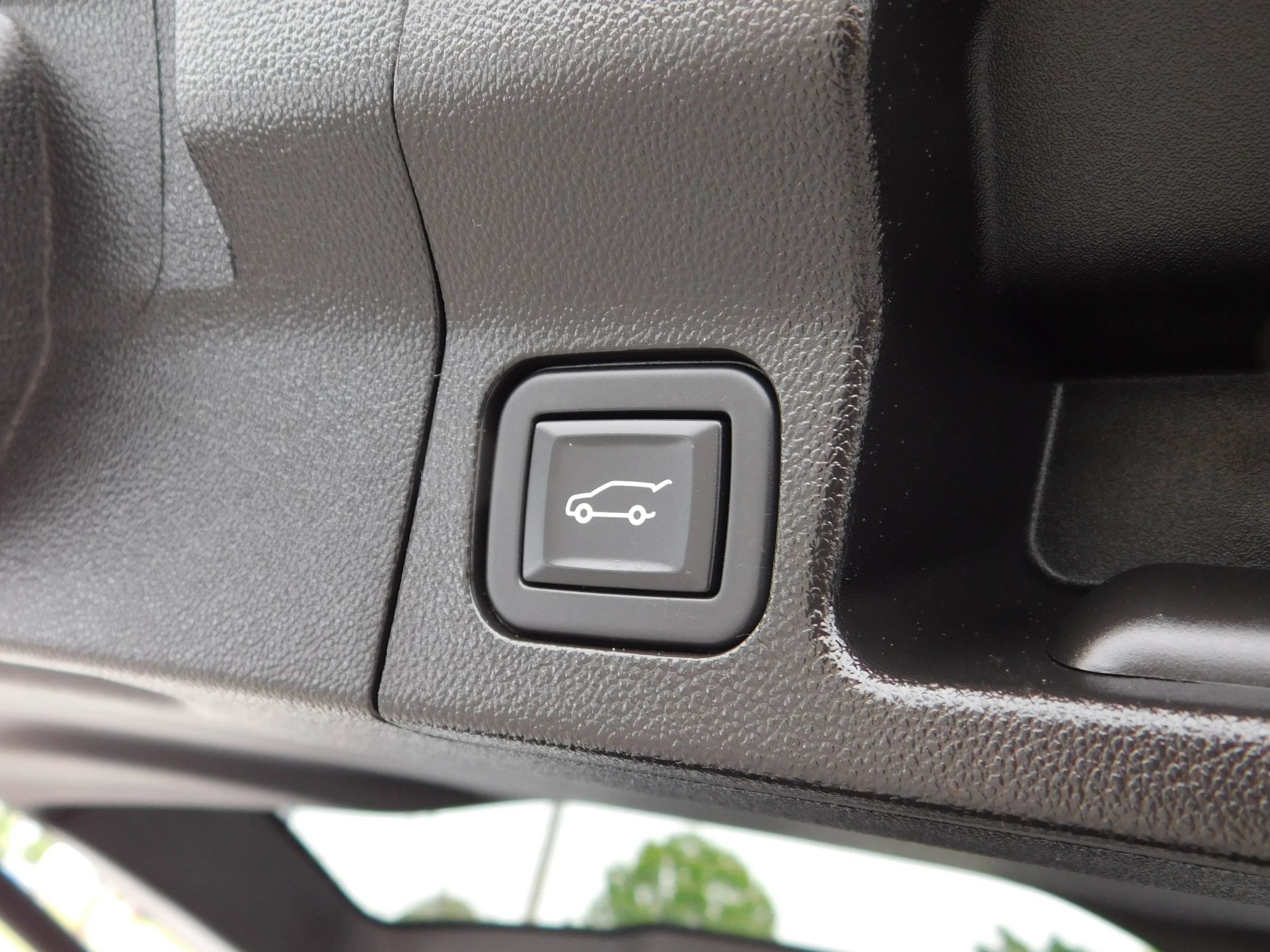 Used 2023 GMC Acadia SLT FWD image 8