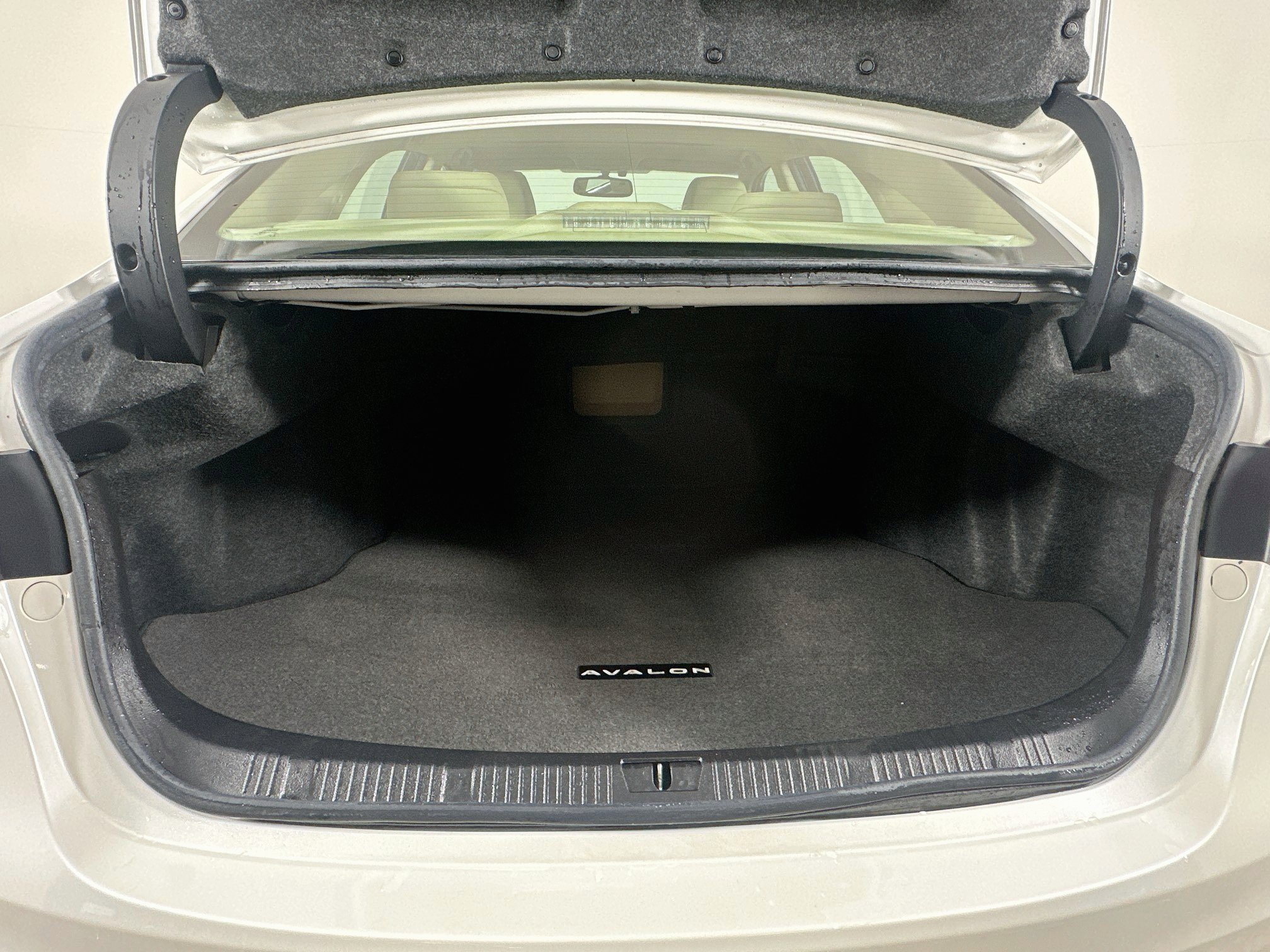 Used 2013 Toyota Avalon Limited FWD image 31