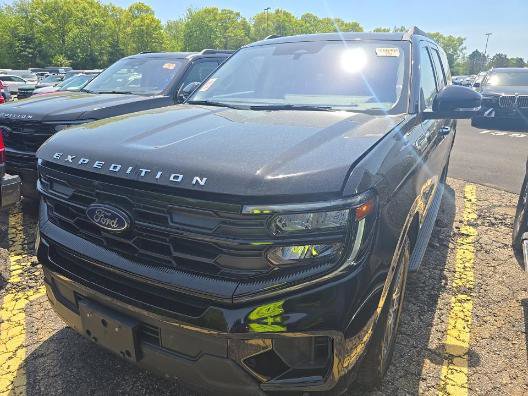Used 2025 Ford Expedition Max Active AWD/4WD image 3