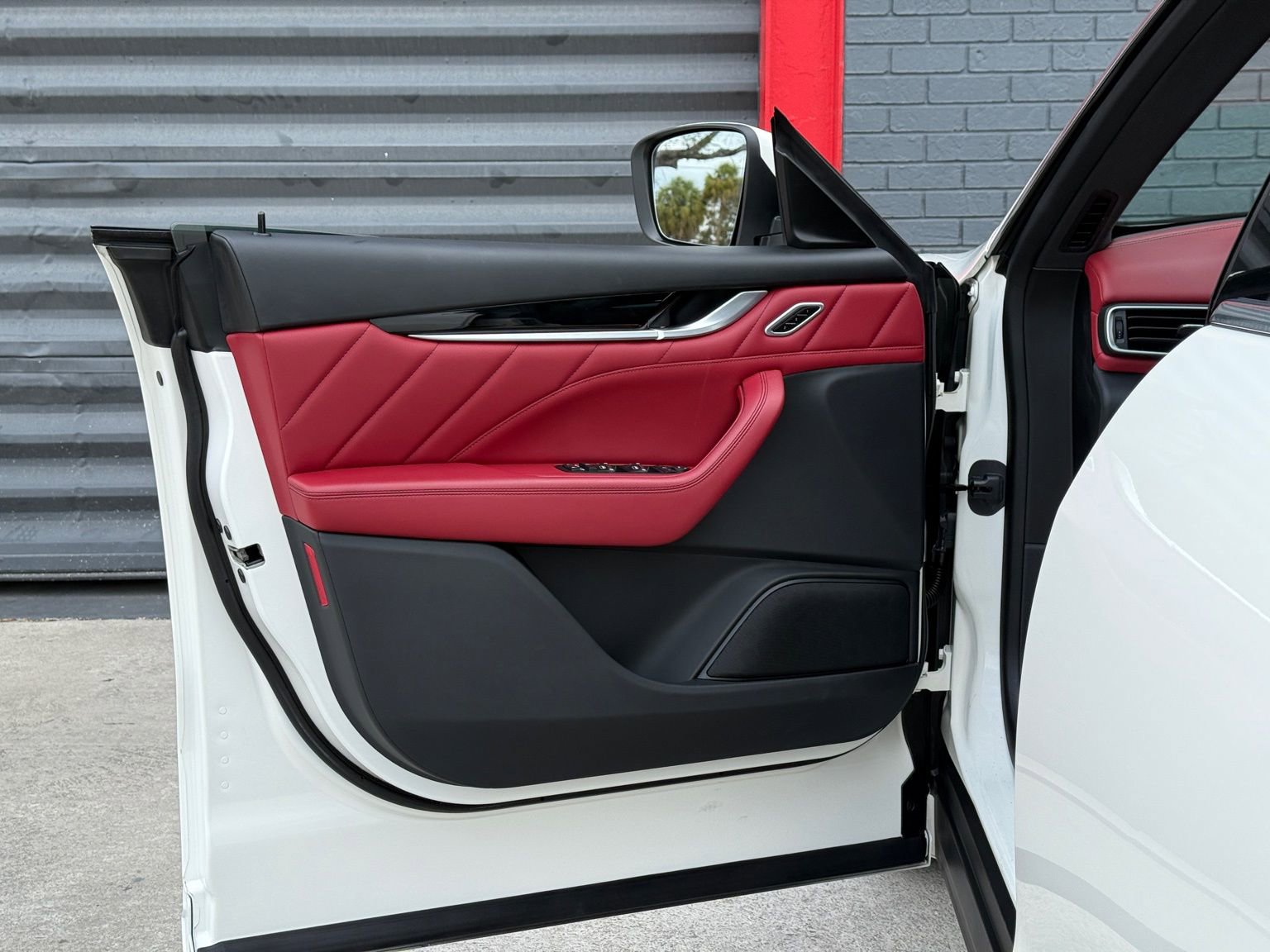 Used 2023 Maserati Levante GT image 9