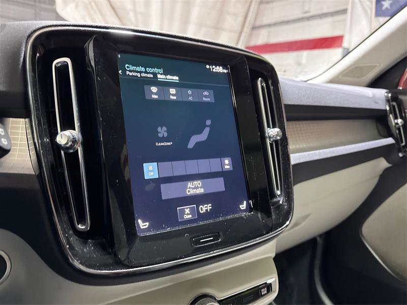 Used 2021 Volvo XC40 T5 Momentum image 25