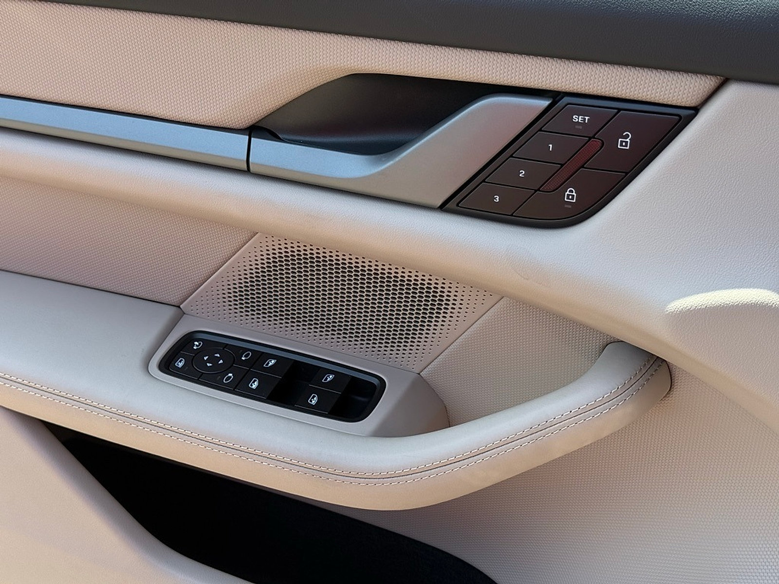 New 2025 Porsche Taycan 4S AWD/4WD image 27