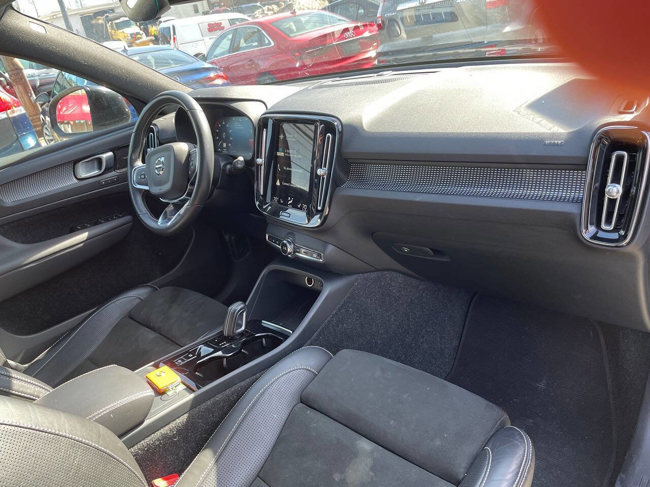 Used 2021 Volvo XC40 T5 R-Design image 14